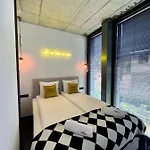 Neon Apartahotel