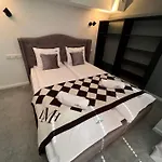 Neon Apartahotel 3*
