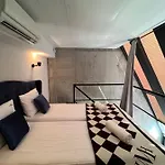 Neon Apartahotel