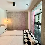 Neon Apartahotel 3*