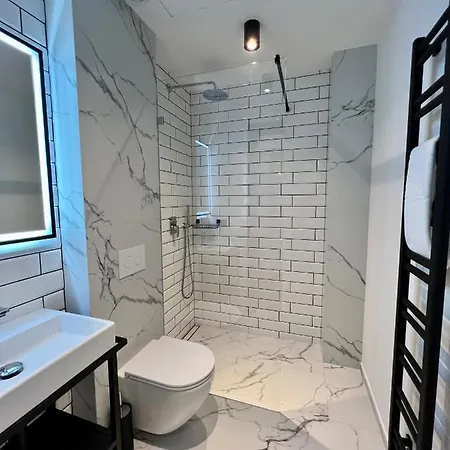 Neon Aparthotel 3*