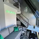 Neon Zoppot