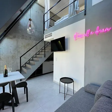 Neon Lejlighedshotel 3*