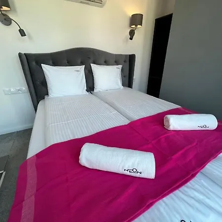Apart Otel Neon 3*
