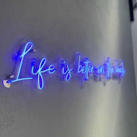 Neon מלון דירות סופוט