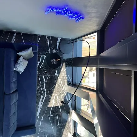 Neon Apart Otel