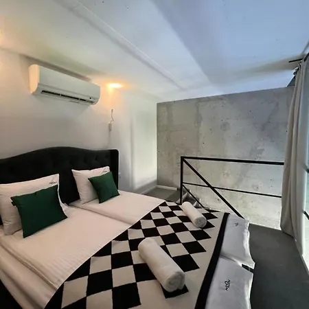 Neon Apart Otel 3*