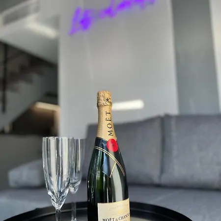 Neon Aparthotel Zoppot