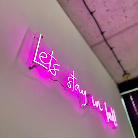 Neon شقة فندقية *