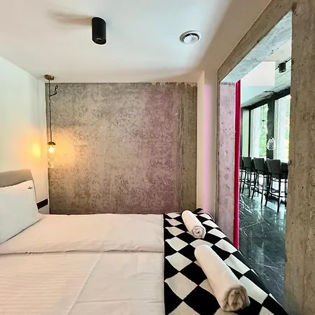 Neon Lejlighedshotel 3*