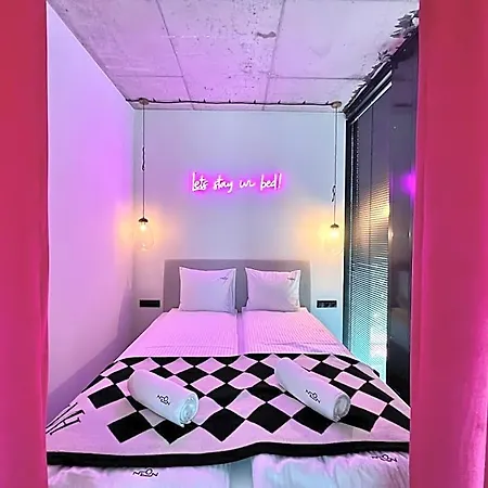 Neon Apart Otel
