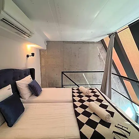 Neon Apart Otel