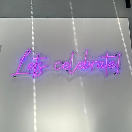 Neon מלון דירות סופוט