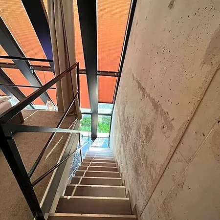 Neon Apart Otel